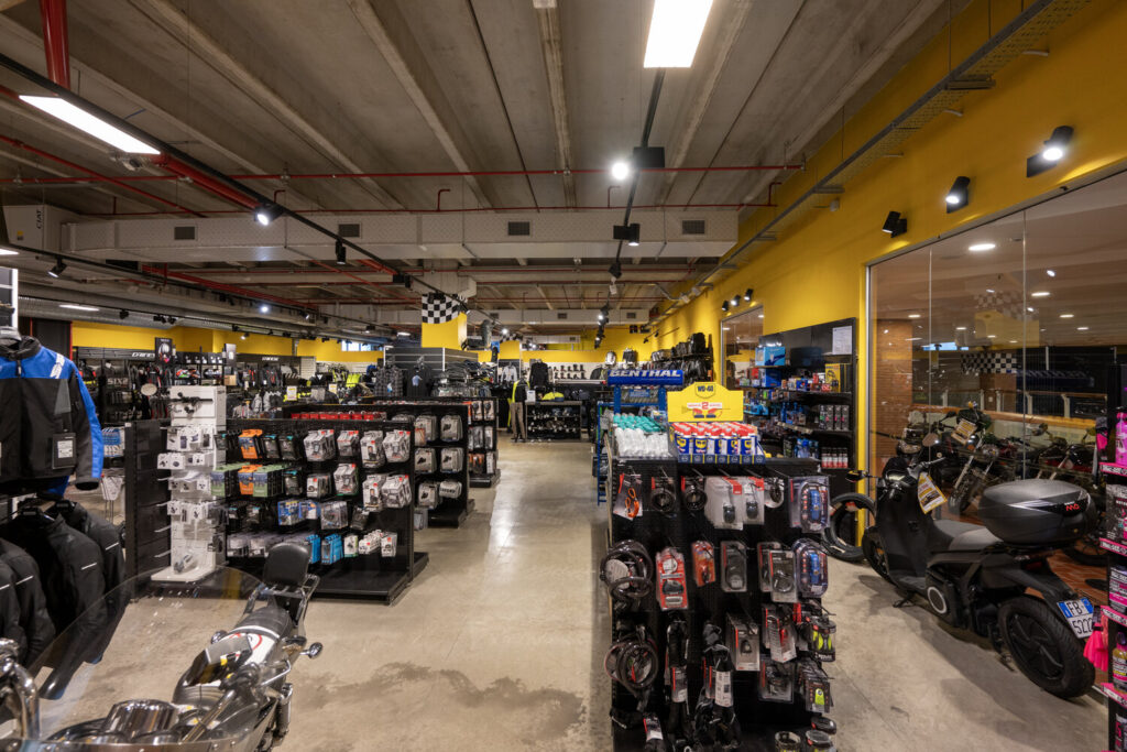 megamoto-foto-negozio-23